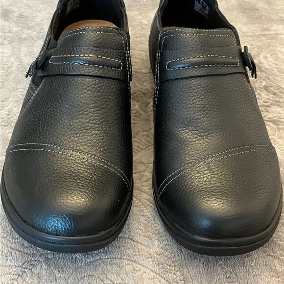 Clarks Black Loafers Sleek Slip-Ons - Picture 4 of 10